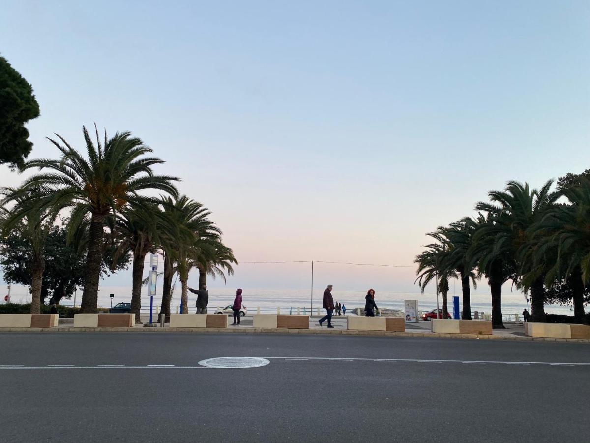 Beau 3 P. Parfaitement Situe Et Place De Parking A Disposition Menton Buitenkant foto